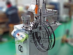 電風扇自動鎖螺母設備